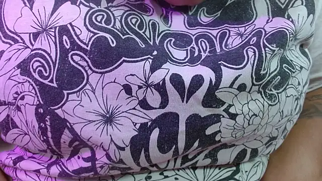 Snapshot of roxx_iie chatting on 11/17/25, 02:21 roxx iie online show from 11/17/25, 02:21