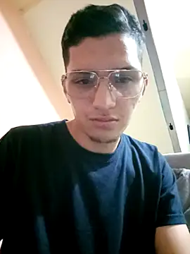 Snapshot of Raven_king chatting on 12/20/25, 07:44 Raven king online show from 12/20/25, 07:44