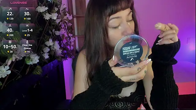 Snapshot of Kora_Red69 chatting on 11/25/25, 01:44 Kora Red69 online show from 11/25/25, 01:44