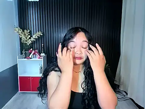 UrFavouriteCravings online show from 11/16/25, 01:21