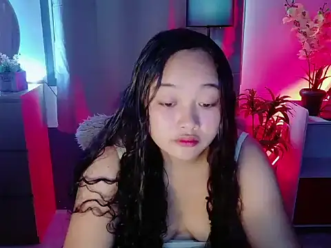 UrFavouriteCravings online show from 04/18/26, 01:52