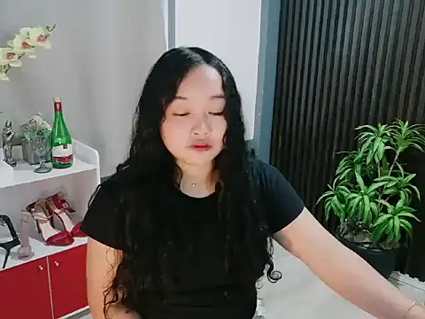 UrFavouriteCravings online show from 12/16/25, 01:43