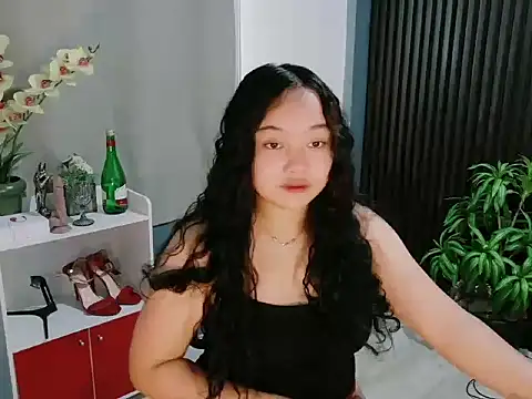 UrFavouriteCravings online show from 12/19/25, 01:42