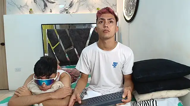 VERY HOT GUYS online show from 11/23/25, 01:32