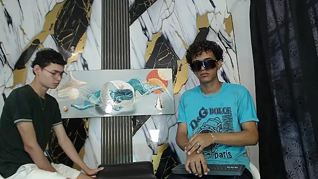 Snapshot of VERY_HOT_GUYS chatting on 07/01/26, 01:22 VERY HOT GUYS online show from 07/01/26, 01:22