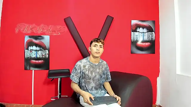 VERY HOT GUYS online show from 04/13/26, 07:18