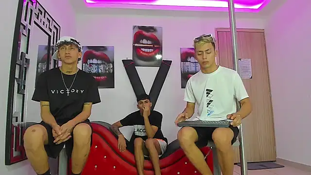 VERY HOT GUYS online show from 10/07/25, 07:15