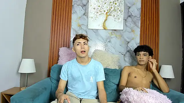 VERY HOT GUYS online show from 04/17/26, 07:22