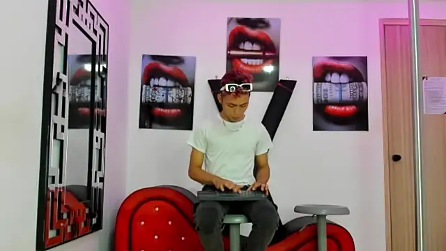 VERY HOT GUYS online show from 10/23/25, 01:26