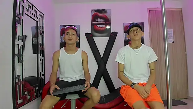 VERY HOT GUYS online show from 11/16/25, 01:32