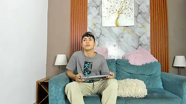 VERY HOT GUYS online show from 05/14/26, 07:16