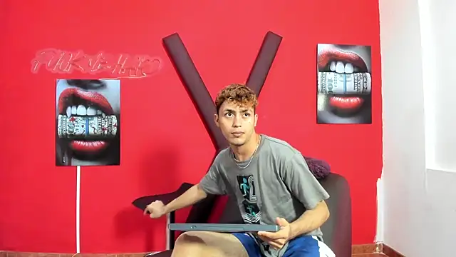 VERY HOT GUYS online show from 04/15/26, 07:18