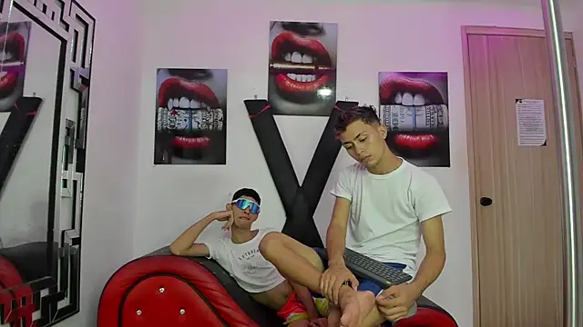 VERY HOT GUYS online show from 11/26/25, 02:44