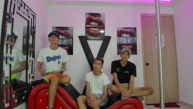 VERY HOT GUYS online show from 11/28/25, 01:22