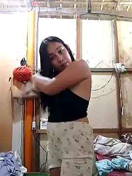 Snapshot of luna_light23 chatting on 10/24/25, 06:23 luna light23 online show from 10/24/25, 06:23