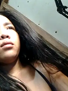 Snapshot of luna_light23 chatting on 10/15/25, 08:17 luna light23 online show from 10/15/25, 08:17