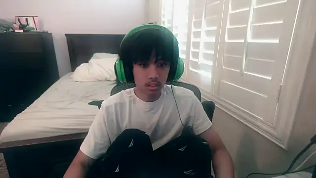 youngasianboy2007 online show from 10/29/25, 04:28