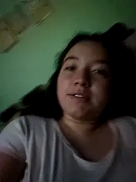 Snapshot of annyaparis chatting on 10/20/25, 04:14 annyaparis online show from 10/20/25, 04:14