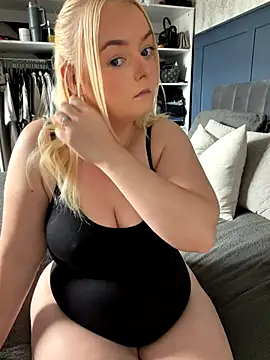 lusciouslylou online show from 10/28/25, 10:25