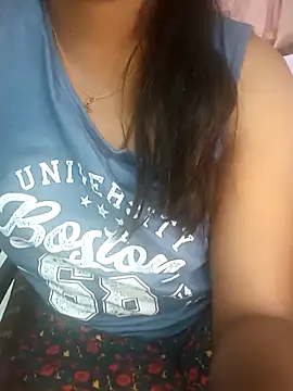 Snapshot of tamil_thaara03 chatting on 02/05/26, 06:15 tamil thaara03 online show from 02/05/26, 06:15