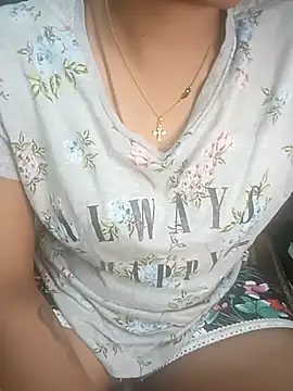 Snapshot of tamil_thaara03 chatting on 02/11/26, 03:01 tamil thaara03 online show from 02/11/26, 03:01