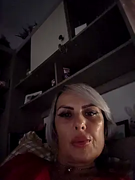 Snapshot of KirraWhite chatting on 10/21/25, 06:07 KirraWhite online show from 10/21/25, 06:07