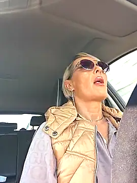 Snapshot of KirraWhite chatting on 11/03/25, 07:35 KirraWhite online show from 11/03/25, 07:35