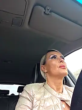 Snapshot of KirraWhite chatting on 11/07/25, 06:18 KirraWhite online show from 11/07/25, 06:18