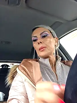 Snapshot of KirraWhite chatting on 10/14/25, 05:30 KirraWhite online show from 10/14/25, 05:30