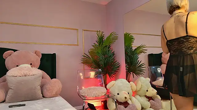 KirraWhite online show from 02/07/26, 05:26