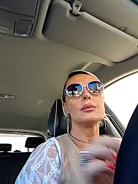 Snapshot of KirraWhite chatting on 10/31/25, 10:23 KirraWhite online show from 10/31/25, 10:23