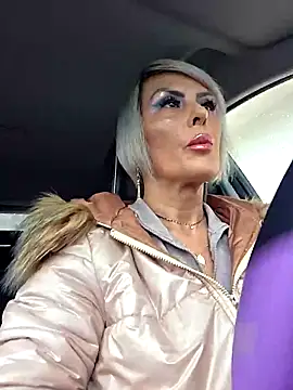 Snapshot of KirraWhite chatting on 11/09/25, 06:17 KirraWhite online show from 11/09/25, 06:17