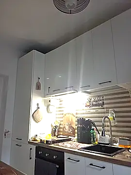 Snapshot of KirraWhite chatting on 10/30/25, 04:37 KirraWhite online show from 10/30/25, 04:37