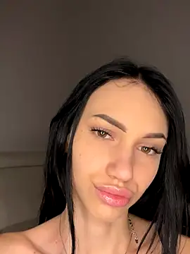 Snapshot of ilariea_girl chatting on 12/03/25, 11:25 ilariea girl online show from 12/03/25, 11:25