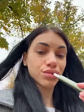 Snapshot of ilariea_girl chatting on 10/22/25, 01:32 ilariea girl online show from 10/22/25, 01:32