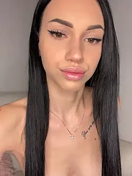 Snapshot of ilariea_girl chatting on 11/26/25, 09:37 ilariea girl online show from 11/26/25, 09:37