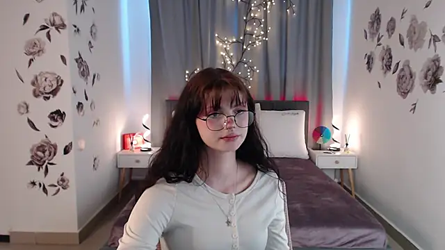 Snapshot of MileyRood chatting on 11/06/25, 11:31 MileyRood online show from 11/06/25, 11:31