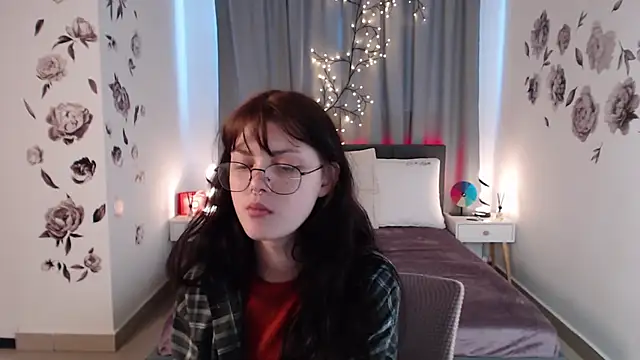 Snapshot of MileyRood chatting on 11/07/25, 11:41 MileyRood online show from 11/07/25, 11:41