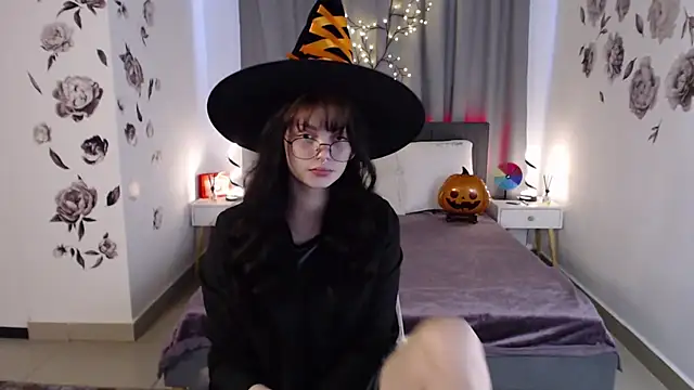 Snapshot of MileyRood chatting on 10/29/25, 11:47 MileyRood online show from 10/29/25, 11:47