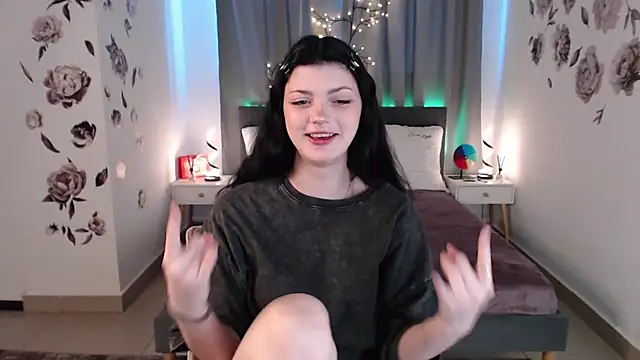 Snapshot of MileyRood chatting on 12/02/25, 12:55 MileyRood online show from 12/02/25, 12:55