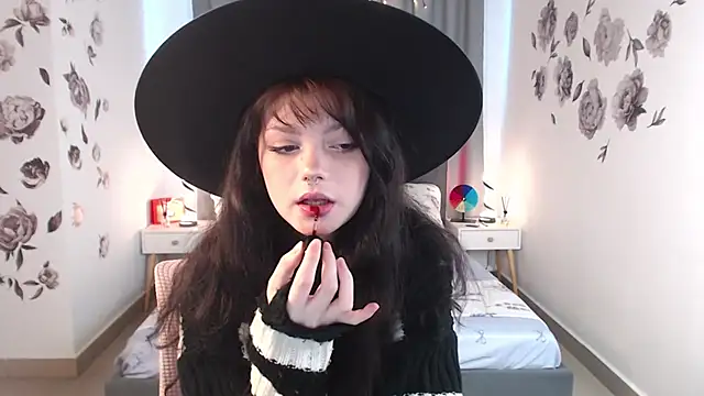 Snapshot of MileyRood chatting on 10/24/25, 11:37 MileyRood online show from 10/24/25, 11:37