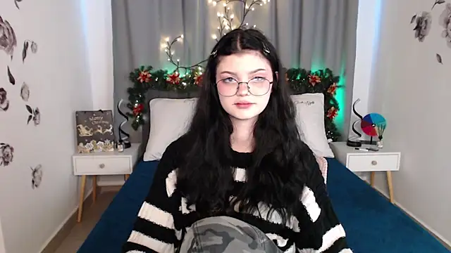 Snapshot of MileyRood chatting on 12/17/25, 11:21 MileyRood online show from 12/17/25, 11:21