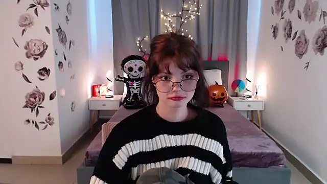 Snapshot of MileyRood chatting on 11/03/25, 11:30 MileyRood online show from 11/03/25, 11:30