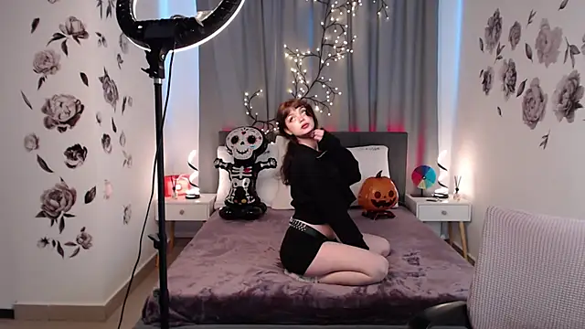 Snapshot of MileyRood chatting on 11/04/25, 11:52 MileyRood online show from 11/04/25, 11:52