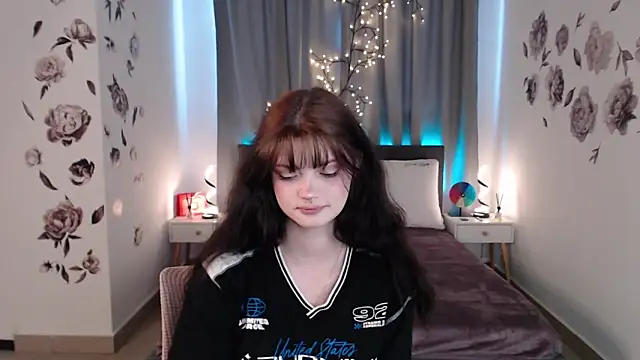 Snapshot of MileyRood chatting on 11/11/25, 01:11 MileyRood online show from 11/11/25, 01:11