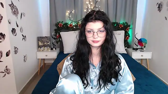 Snapshot of MileyRood chatting on 12/16/25, 11:53 MileyRood online show from 12/16/25, 11:53