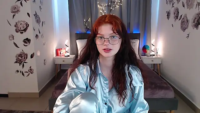 Snapshot of MileyRood chatting on 11/29/25, 01:17 MileyRood online show from 11/29/25, 01:17