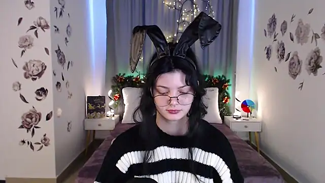 Snapshot of MileyRood chatting on 12/05/25, 01:16 MileyRood online show from 12/05/25, 01:16