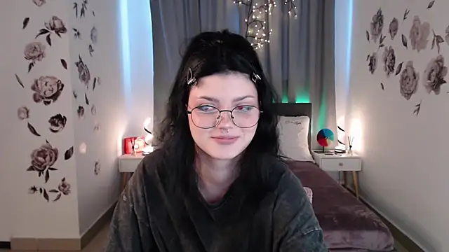 Snapshot of MileyRood chatting on 12/03/25, 01:06 MileyRood online show from 12/03/25, 01:06