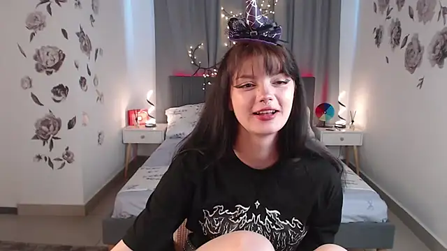 Snapshot of MileyRood chatting on 10/27/25, 11:27 MileyRood online show from 10/27/25, 11:27